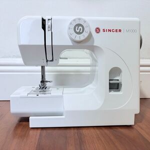 Singer M1000 White Sewing Machine